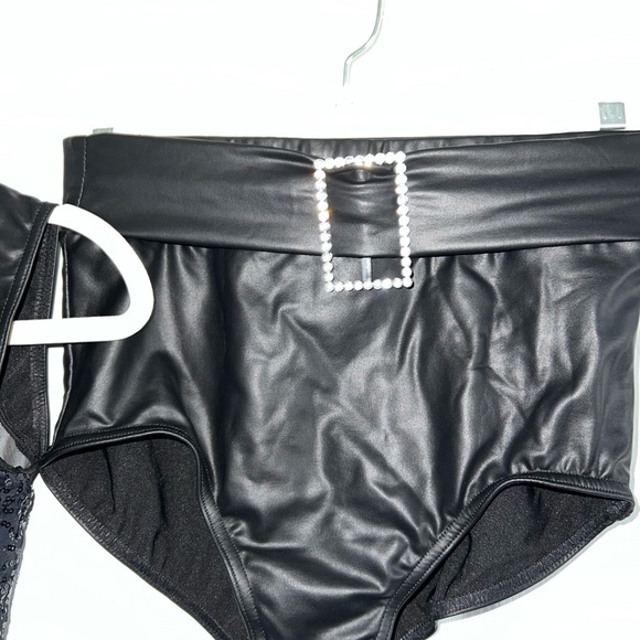 Weissman Two Piece Sequined and Black Metallic Dance Costume Rhinestone Belt LC - Picture 8 of 16